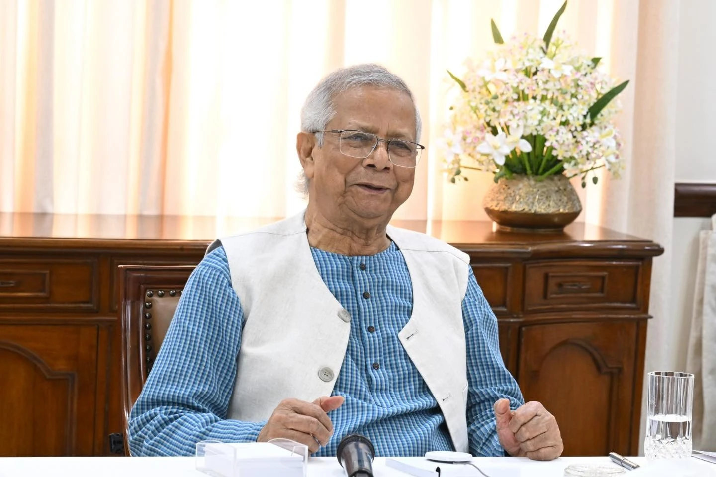 আগামী নির্বাচনকে স্মরণীয় করে রাখতে হবে: ইউএনওদের উদ্দেশে প্রধান উপদেষ্টা